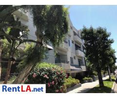 Large Room For Rent In Beautiful Sherman Oaks Condo